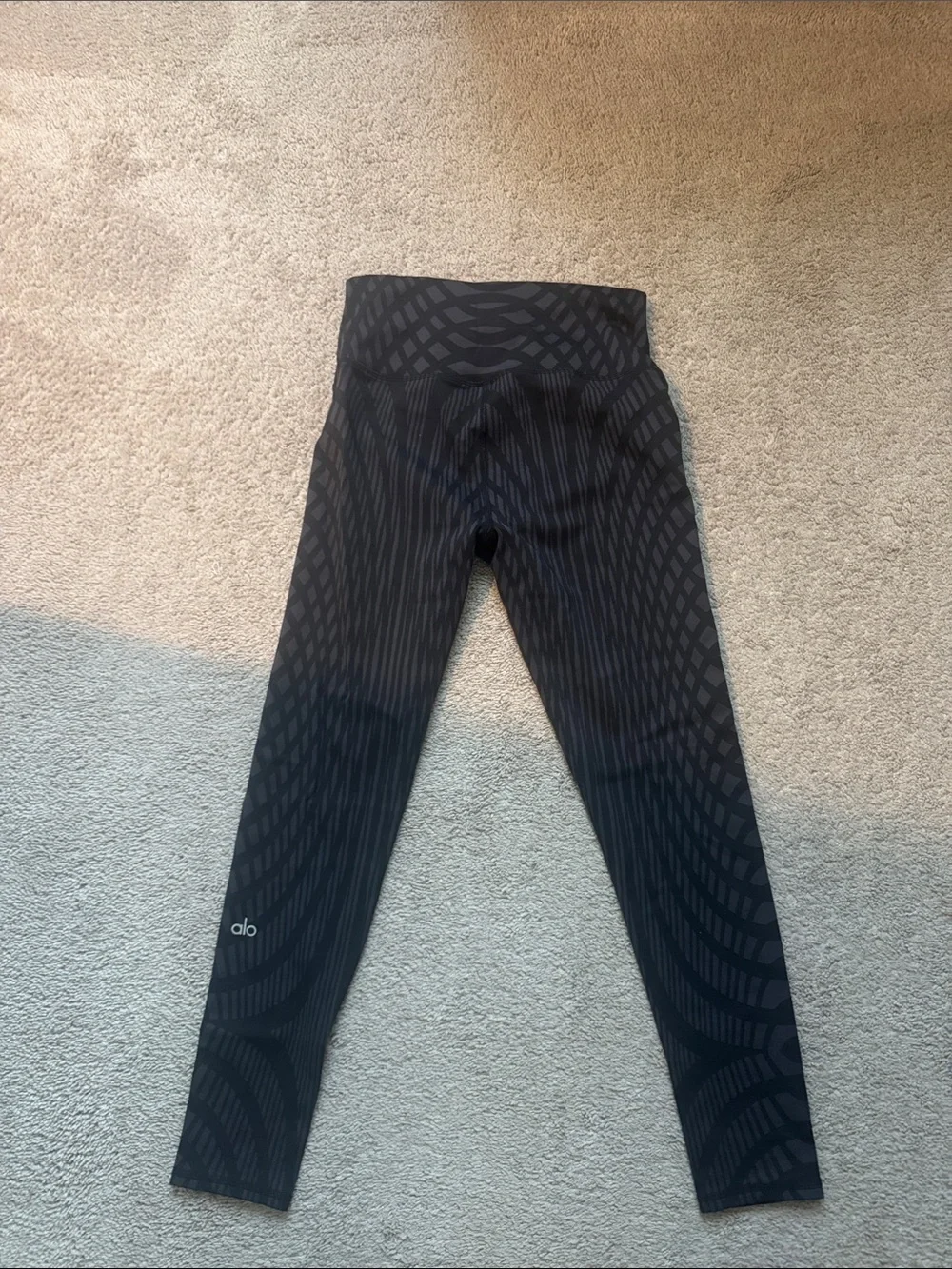 ALO Yoga High-Waist Black Patterned leggings